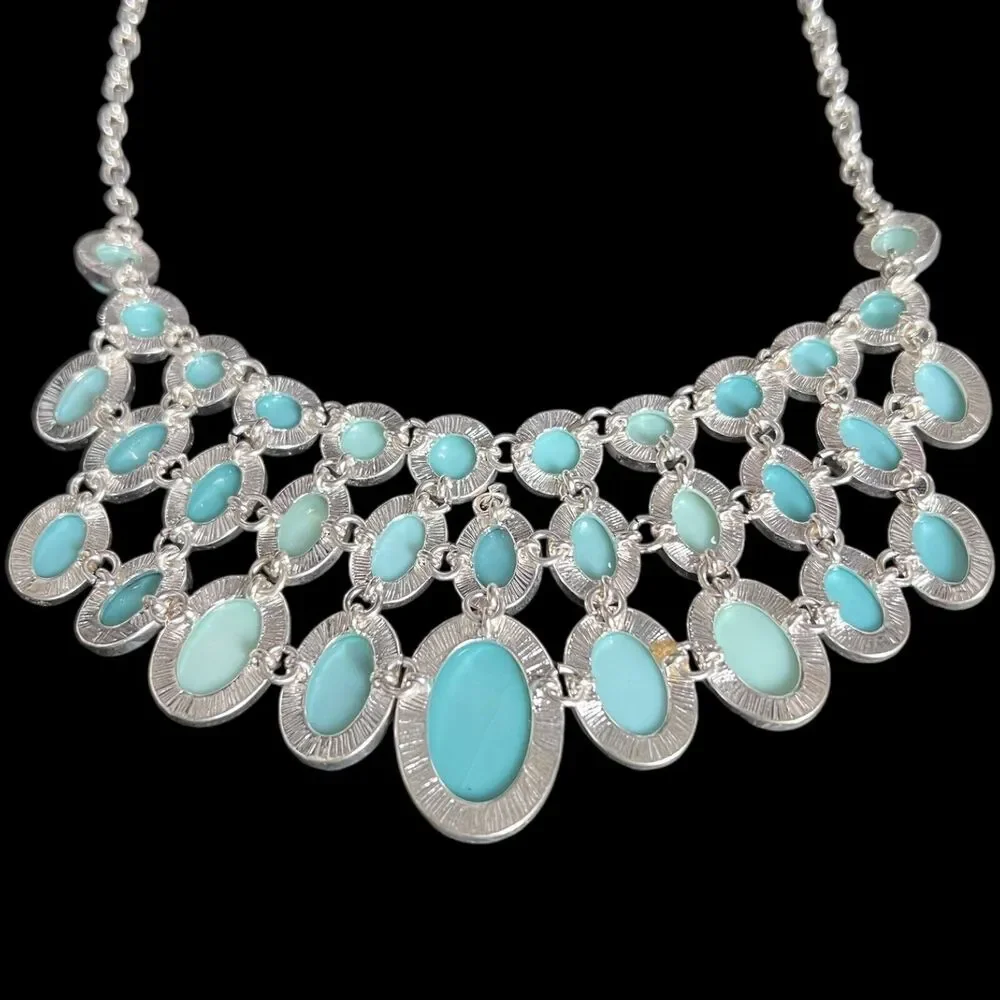 Francesca’s Faux Acrylic Turquoise Blue Silver Tone Chain Fashion Necklace 17